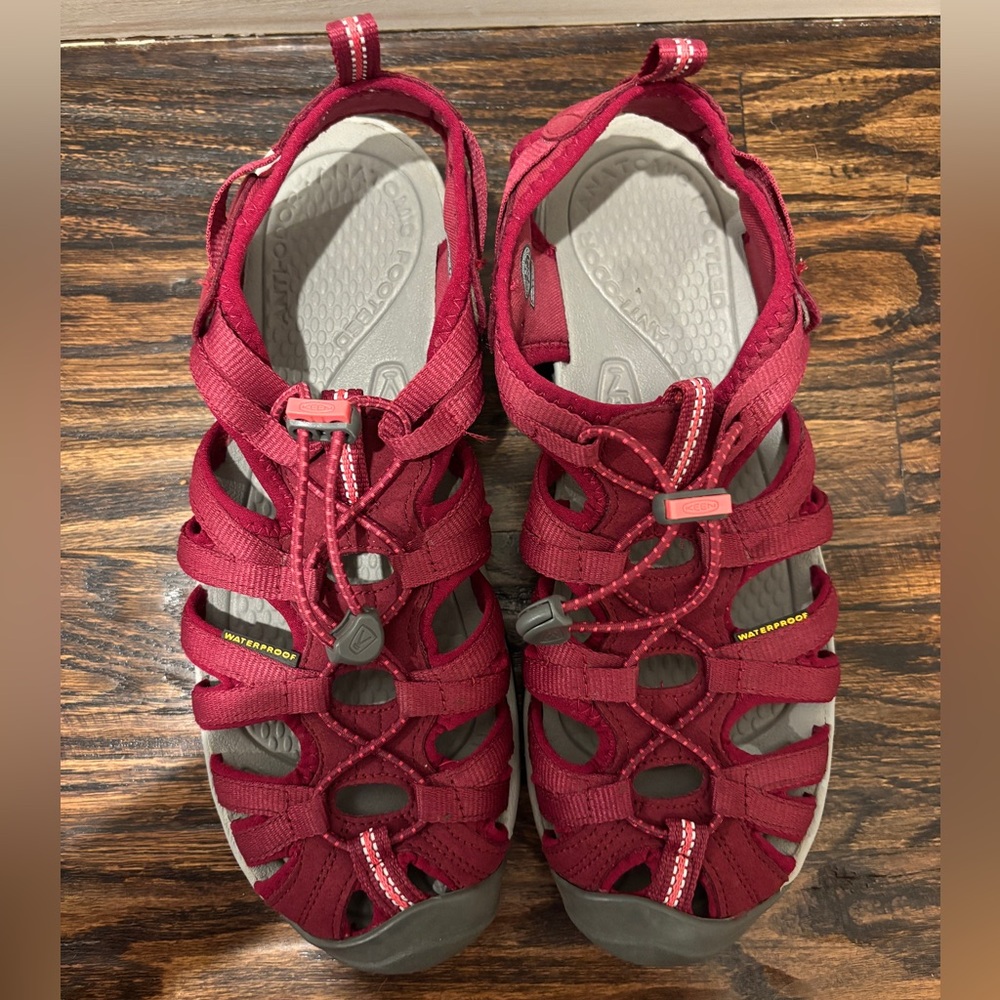 Women’s Keen Whisper Pink Waterproof Sandals- SIZE 9.5- LIKE NEW CONDITION